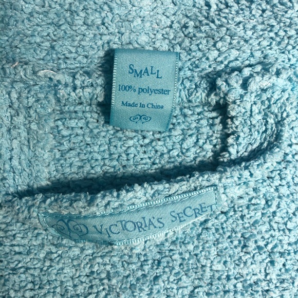 VS | Robe - Picture 3 of 4